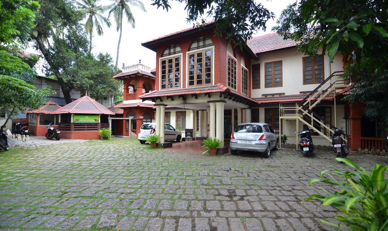 The Royal Heritage Hotel And Ayurvedic Center Thiruvananthapuram Bagian luar foto